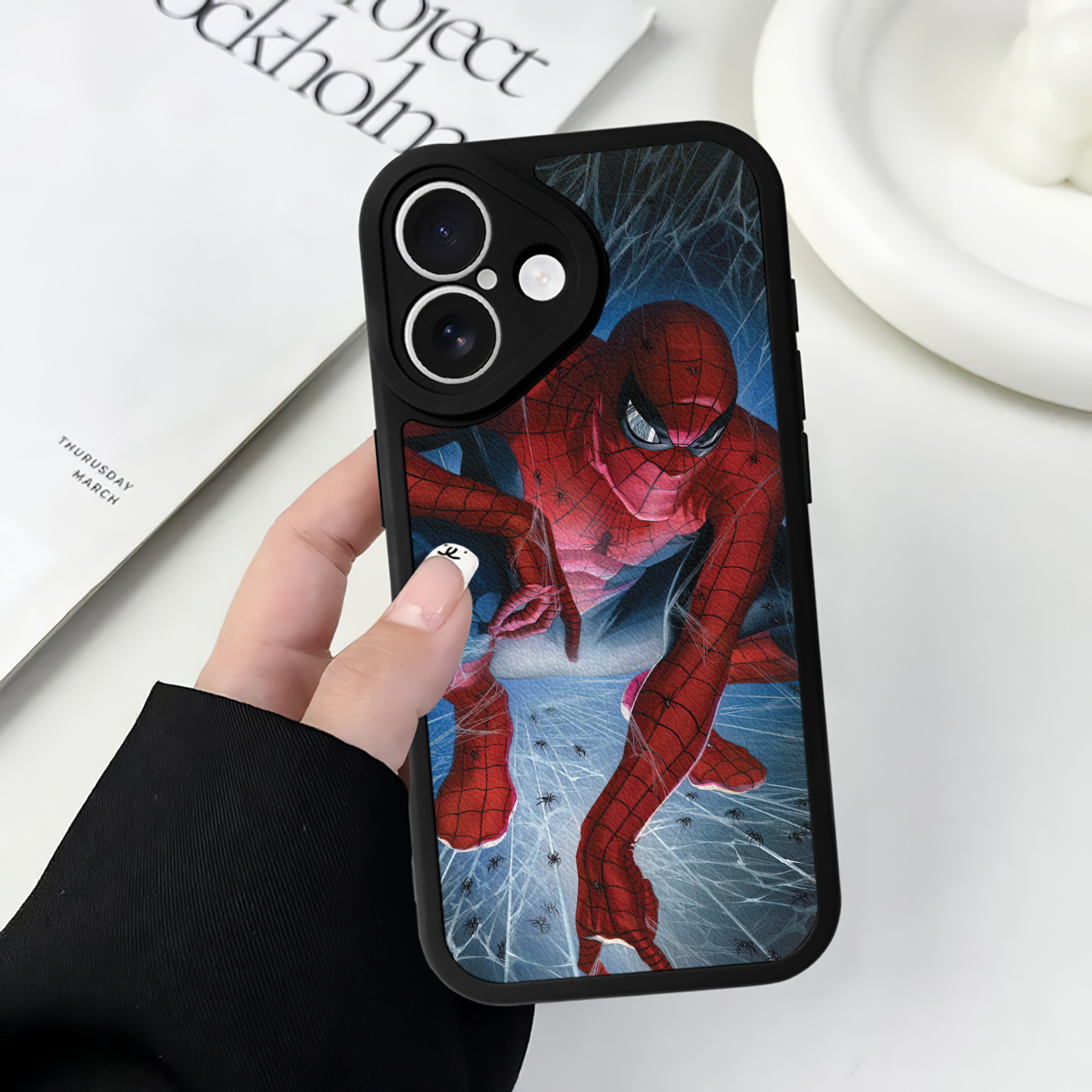 （画像用） Spider Man スパイダーマン 【iPhone 16シリーズ対応】シリコンスマホケース（レザー調） 材質：シリコン
